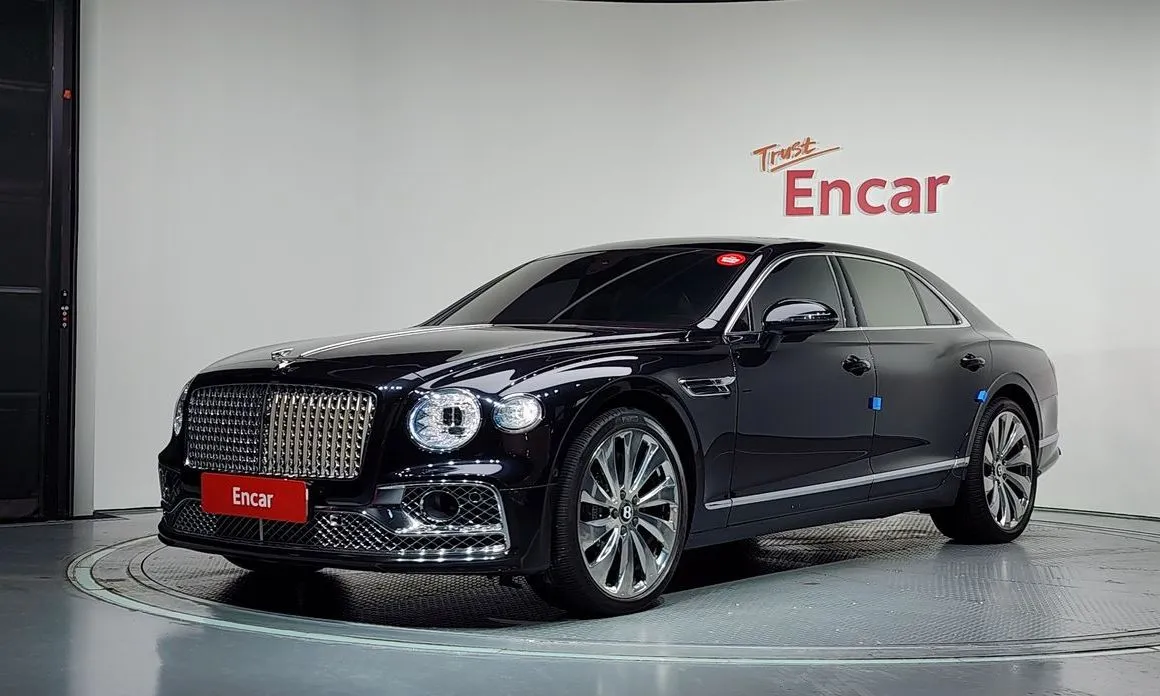 Bentley Flying Spur — фото 1
