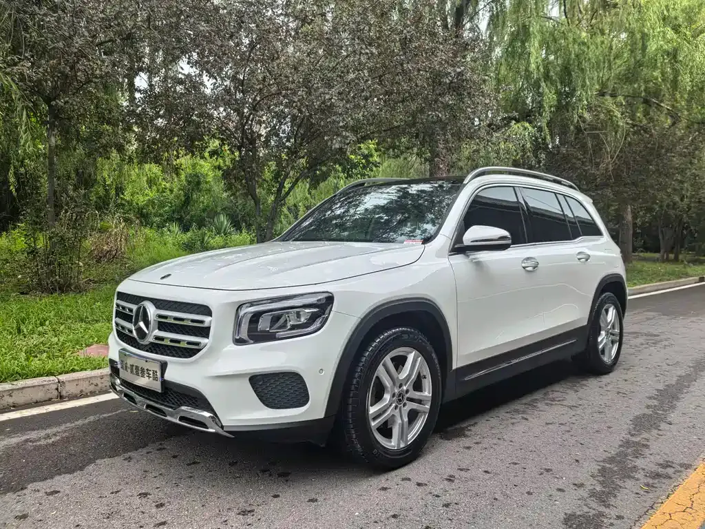 Mercedes-Benz GLB — фото 1