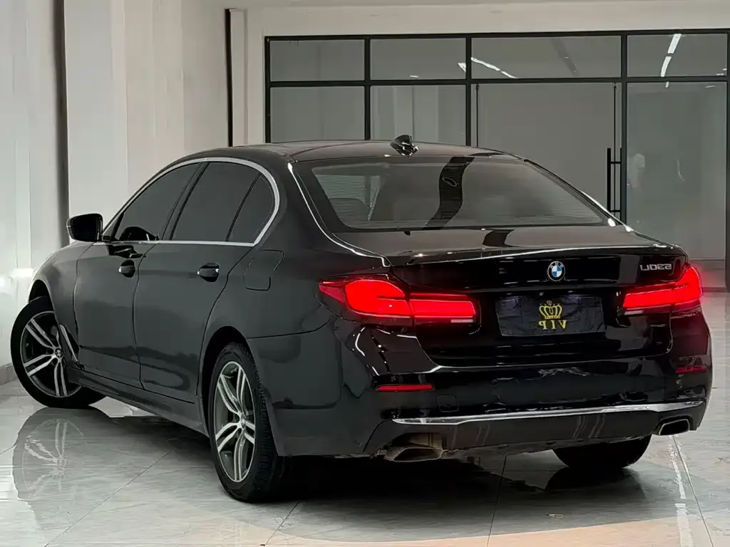 BMW 5 Series — фото 2