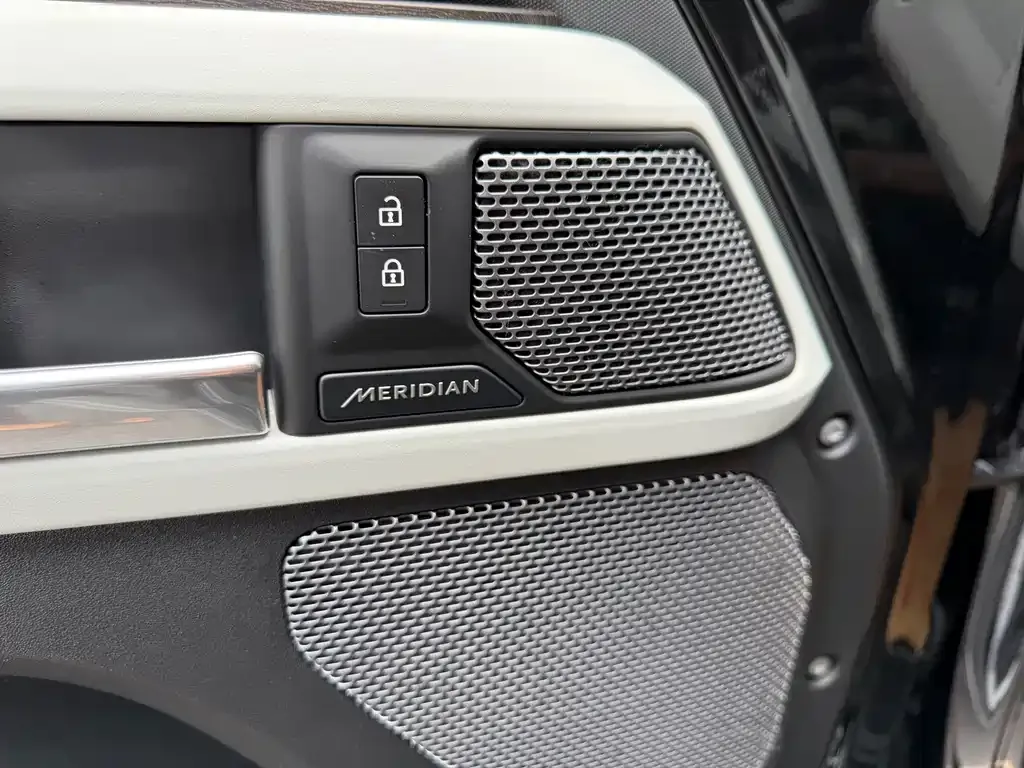 Land Rover Defender — фото 10