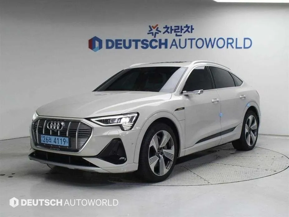 Audi e-tron — фото 1