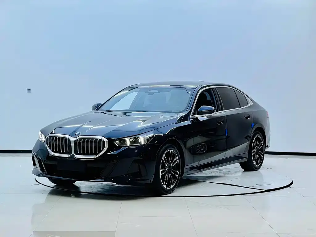 BMW 5 Series — фото 1