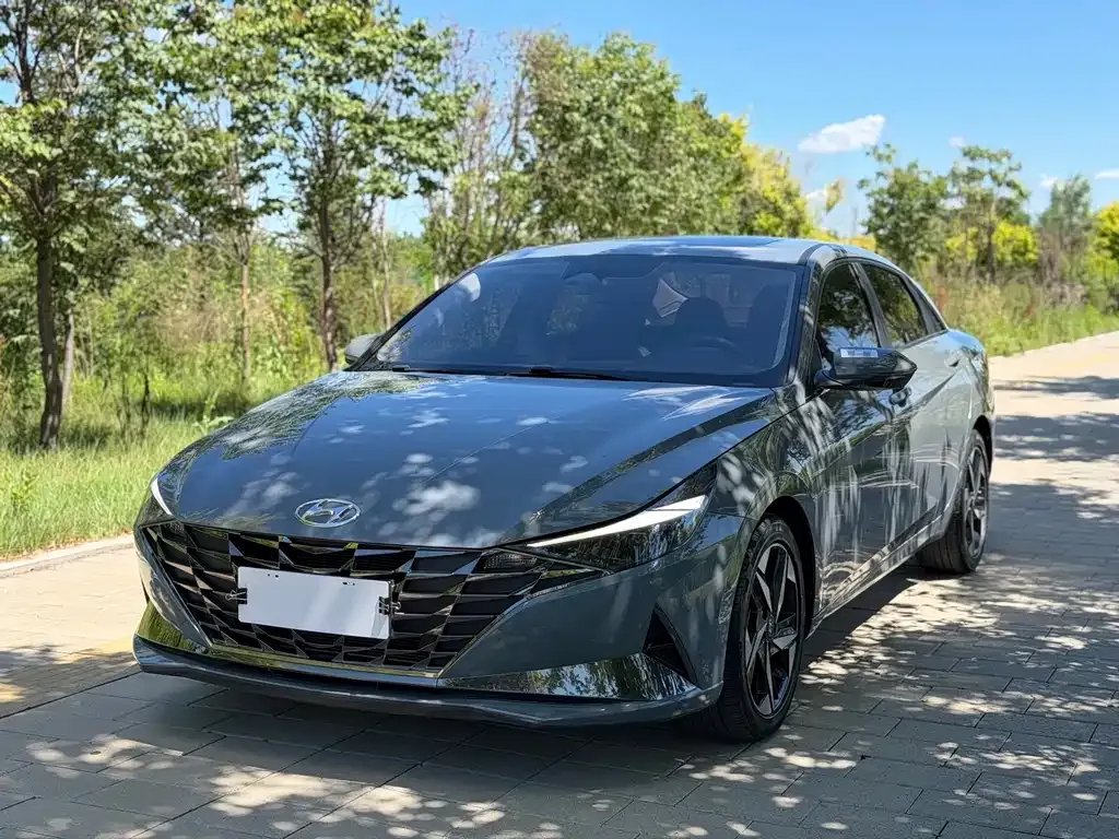 Hyundai Elantra — фото 1