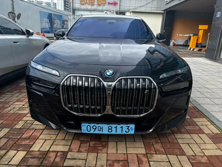 BMW i7 — фото 1