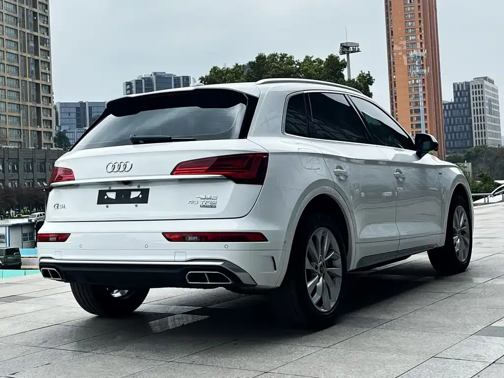 Audi Q5L — фото 8