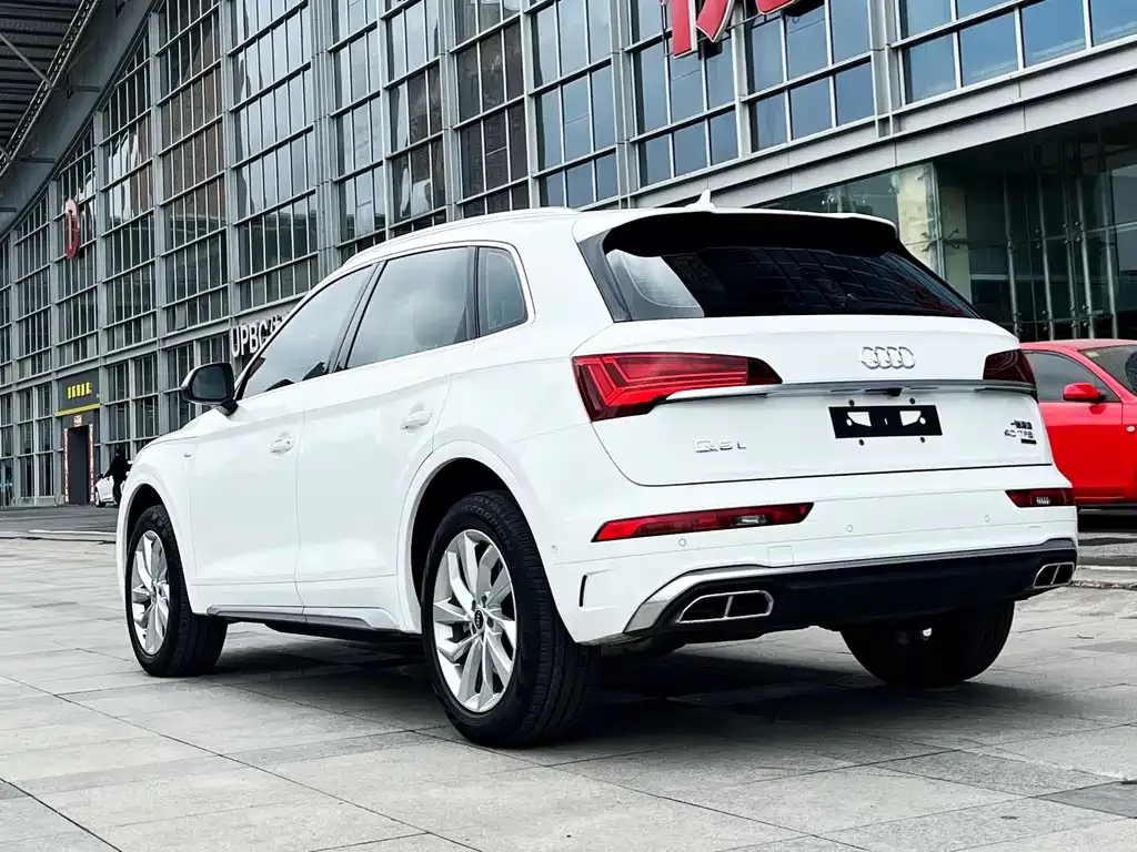 Audi Q5L — фото 7