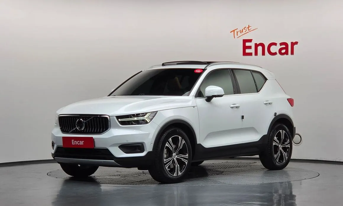 Volvo XC40 — фото 1