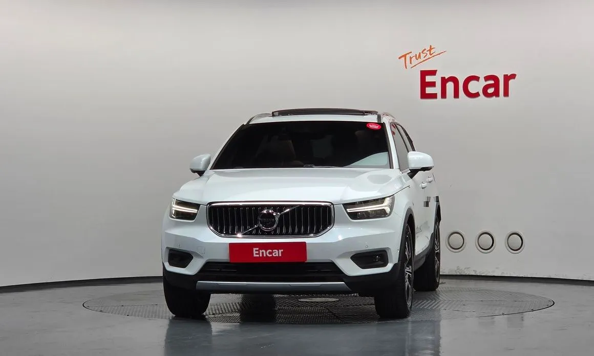 Volvo XC40 — фото 4