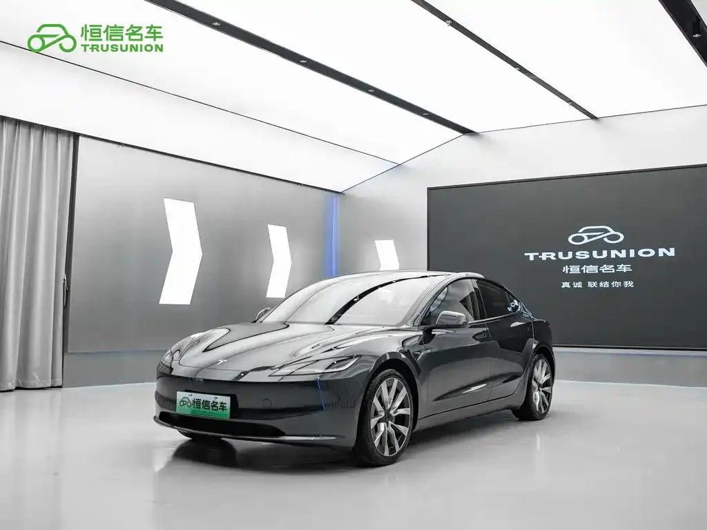Tesla Model 3 — фото 1