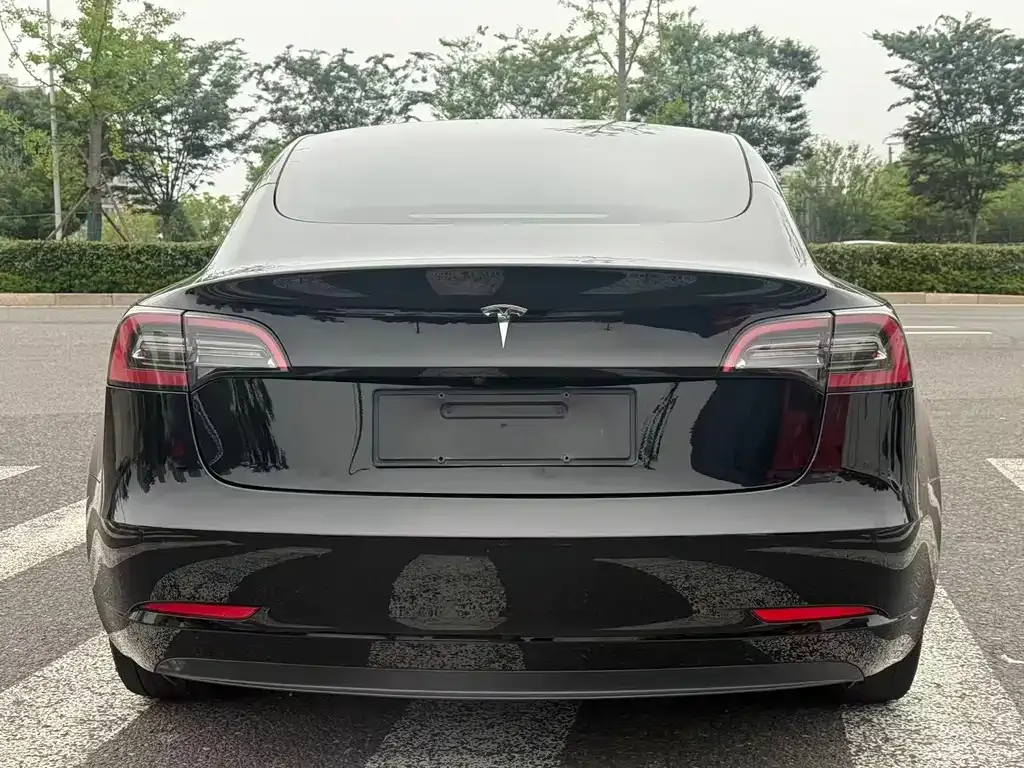 Tesla Model 3 — фото 9