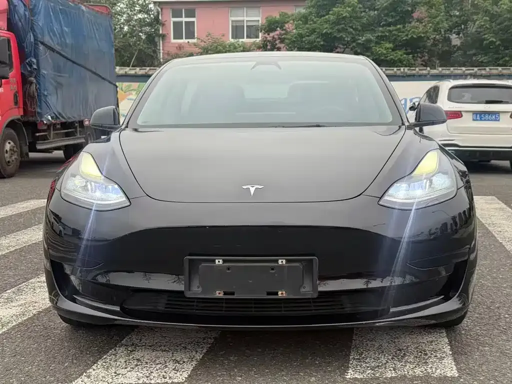 Tesla Model 3 — фото 5