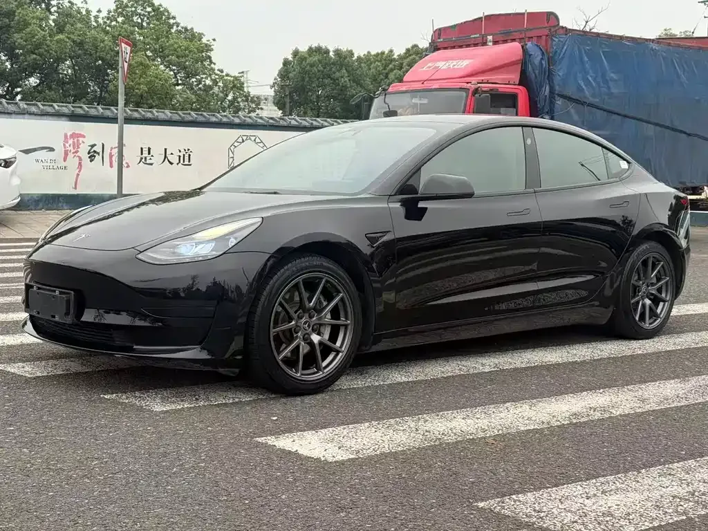 Tesla Model 3 — фото 10