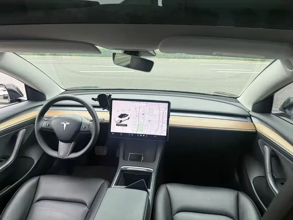 Tesla Model 3 — фото 4