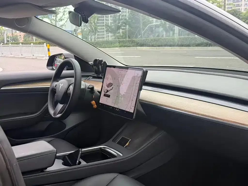 Tesla Model 3 — фото 3