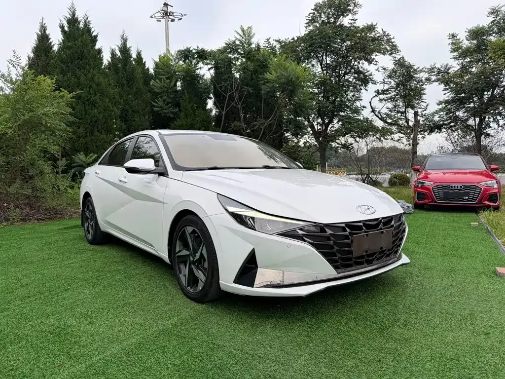 Hyundai Elantra — фото 10
