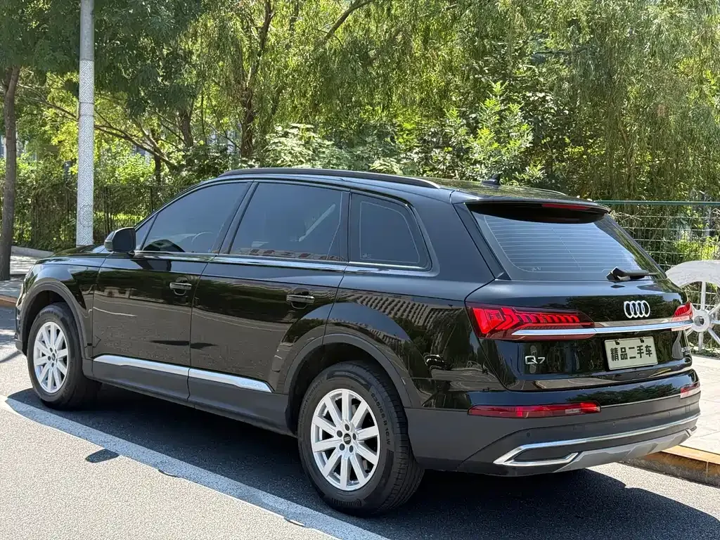 Audi Q7 — фото 10