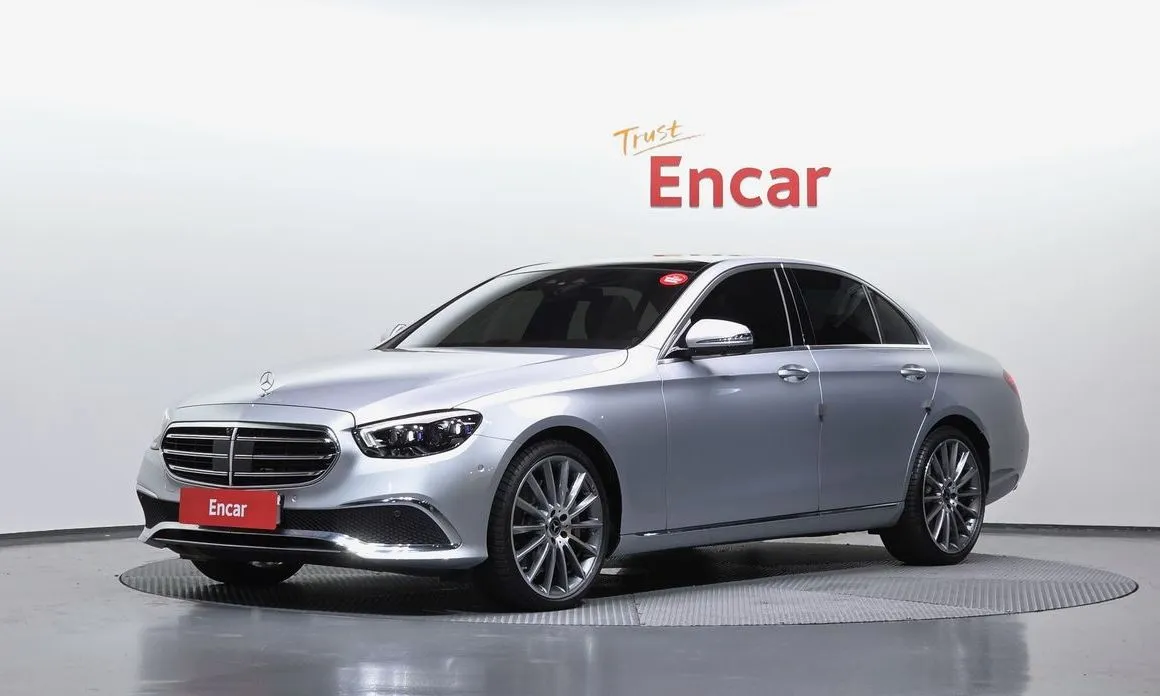 Mercedes-Benz E-Class — фото 1