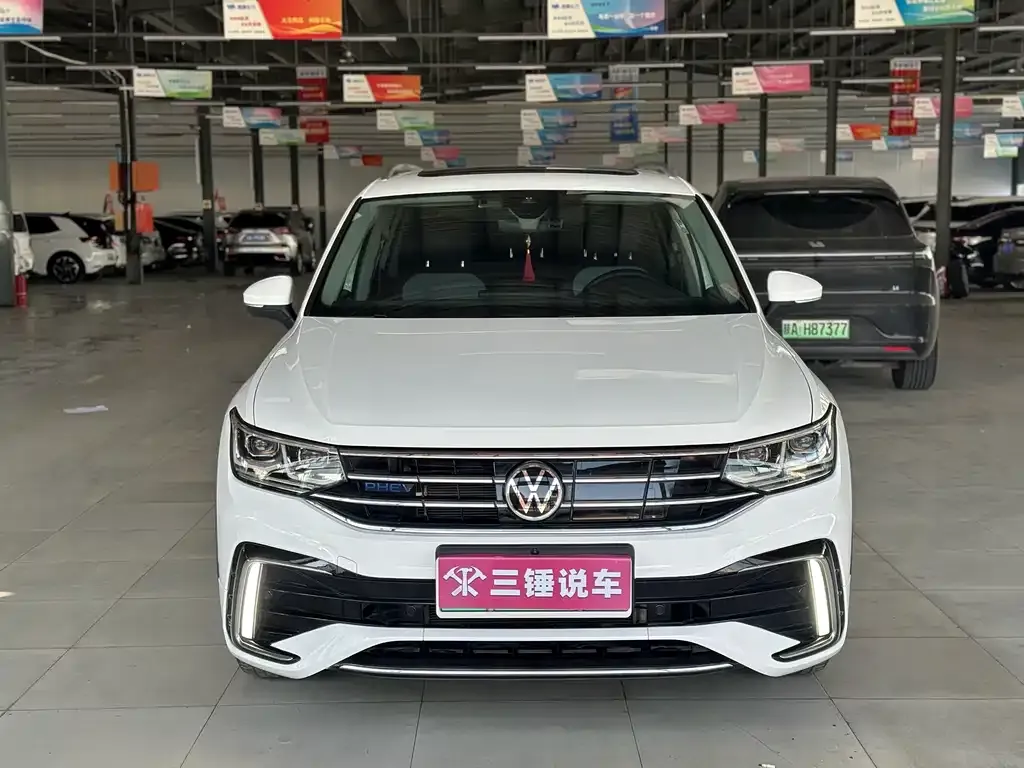 Volkswagen Tiguan L PHEV — фото 8