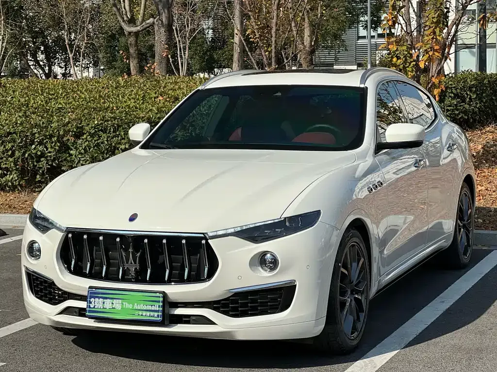 Maserati Levante — фото 1