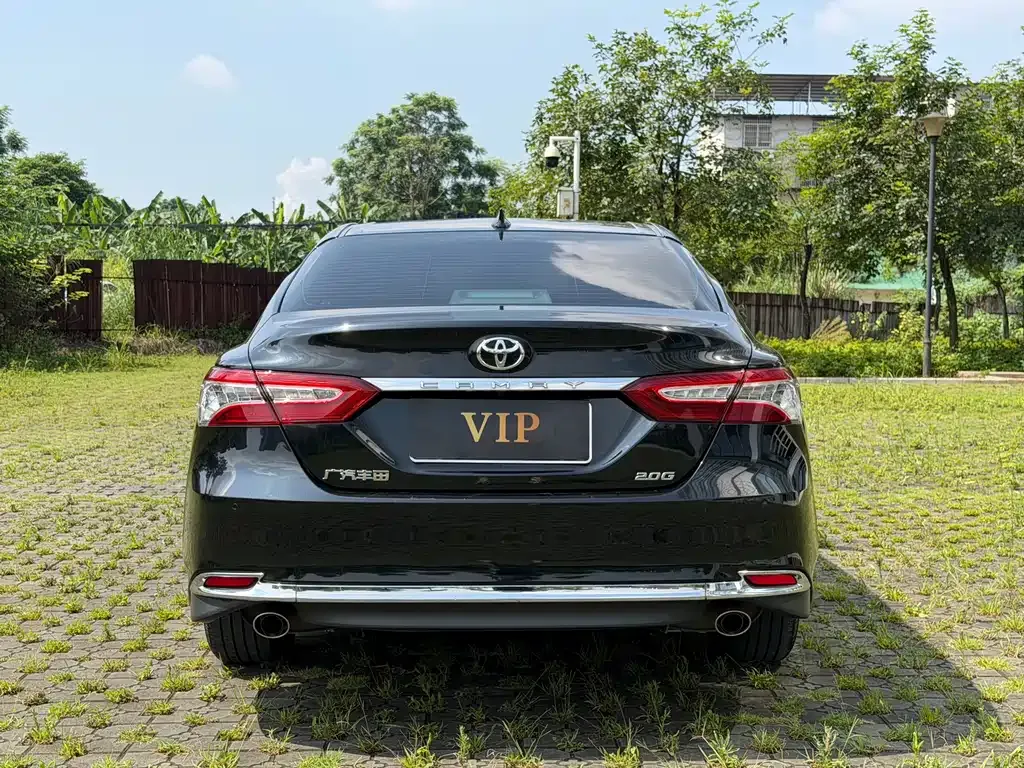 Toyota Camry — фото 4