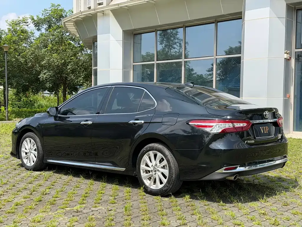 Toyota Camry — фото 10