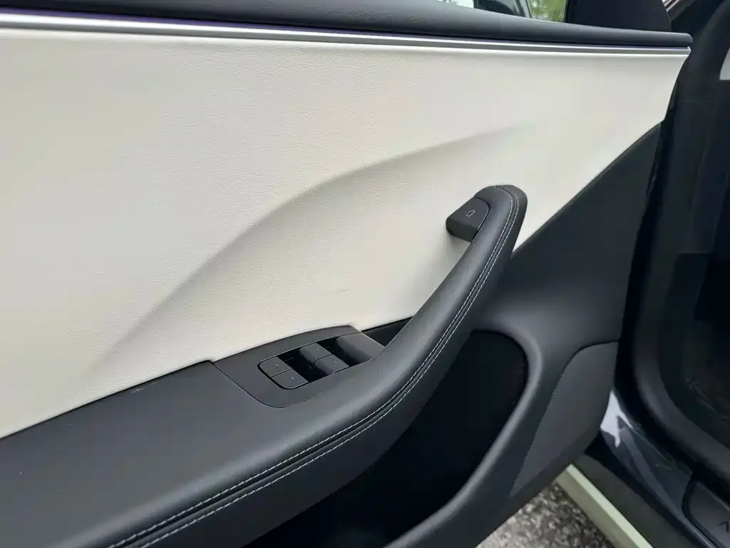 Tesla Model 3 — фото 5