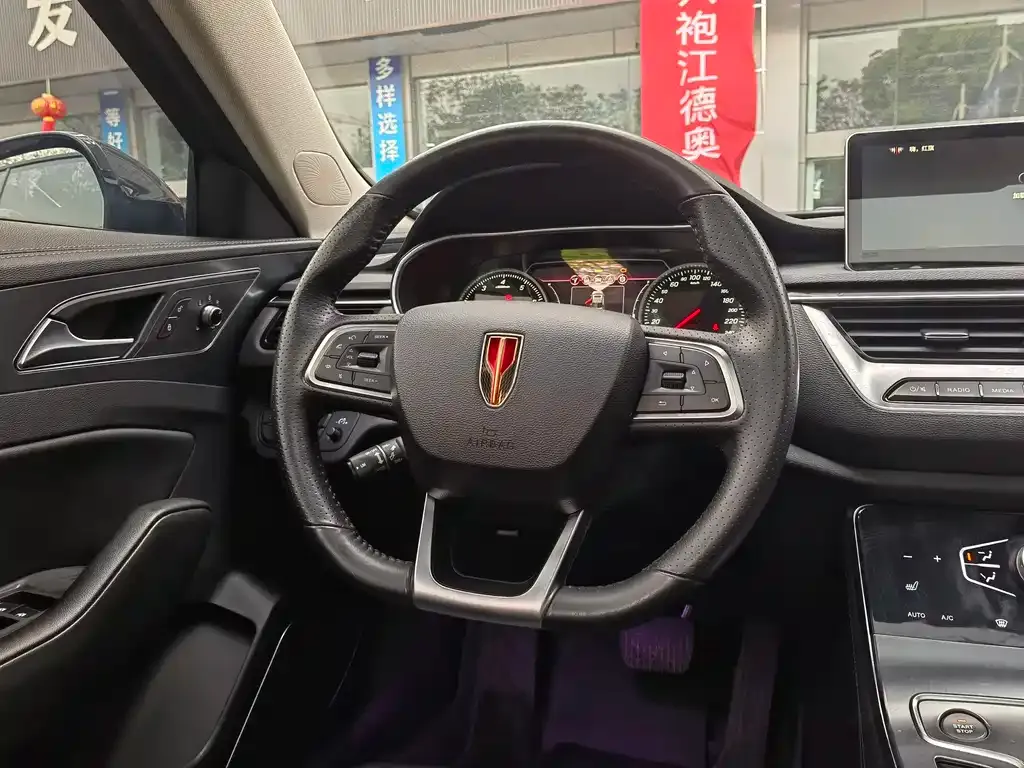 Hongqi H5 — фото 2