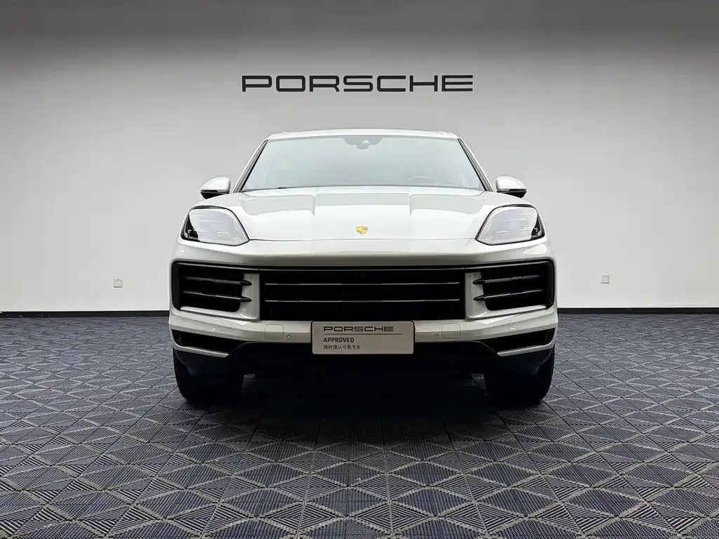 Porsche Cayenne — фото 1