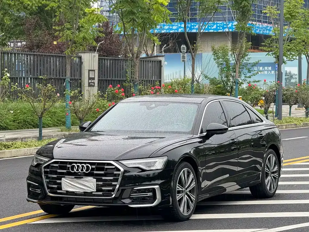 Audi A6L — фото 1