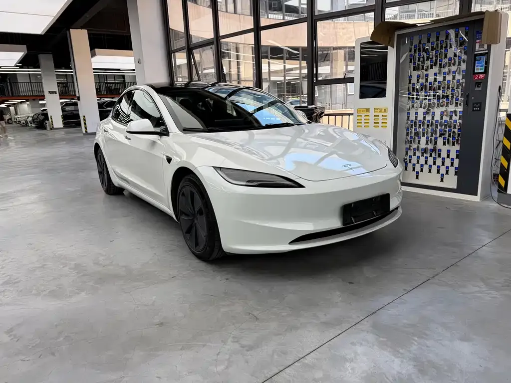 Tesla Model 3 — фото 7