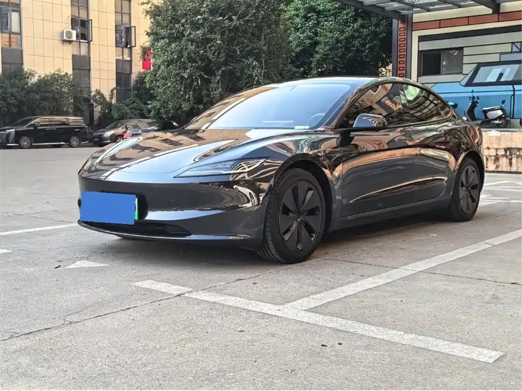 Tesla Model 3 — фото 1