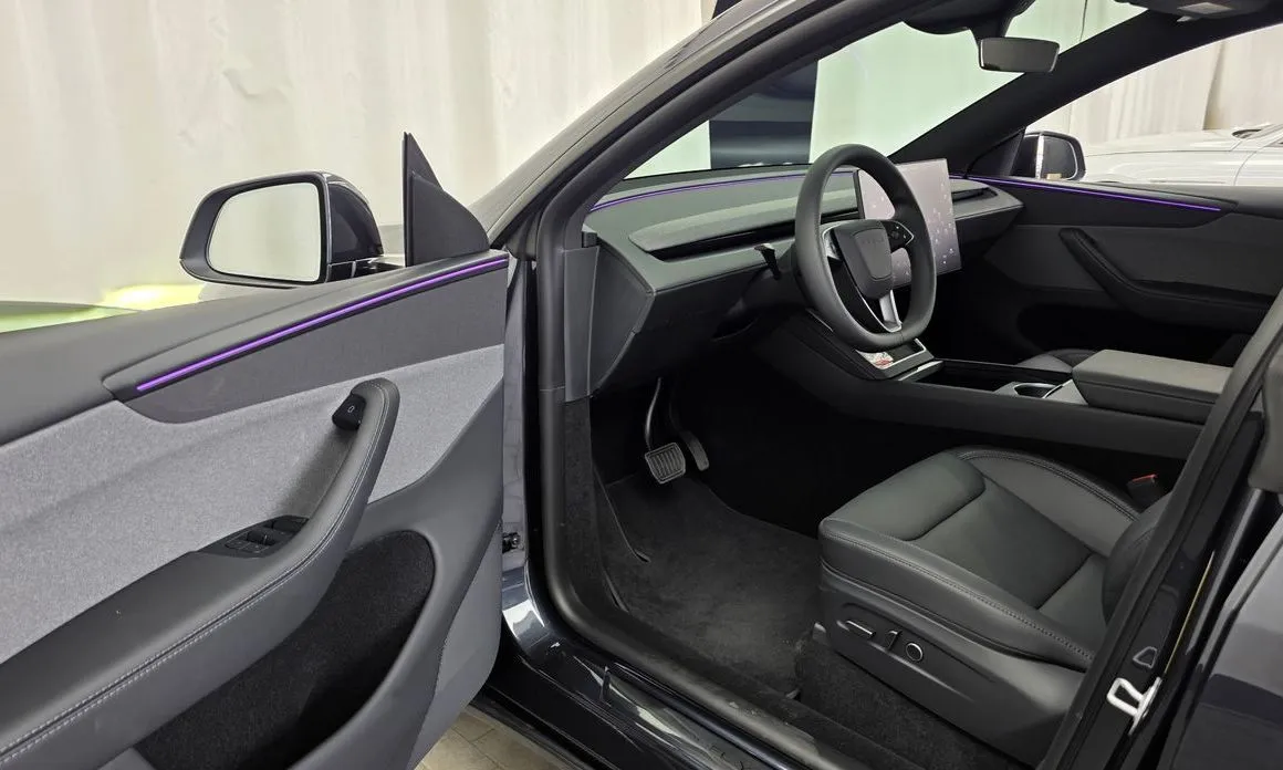 Tesla Model Y — фото 10