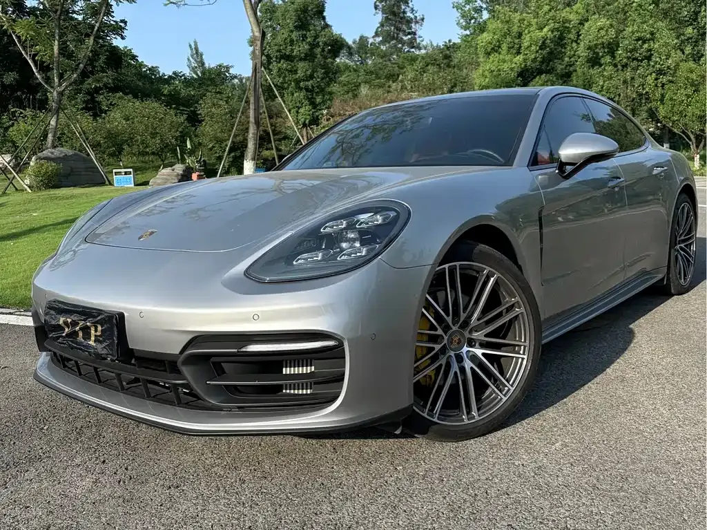 Porsche Panamera — фото 1