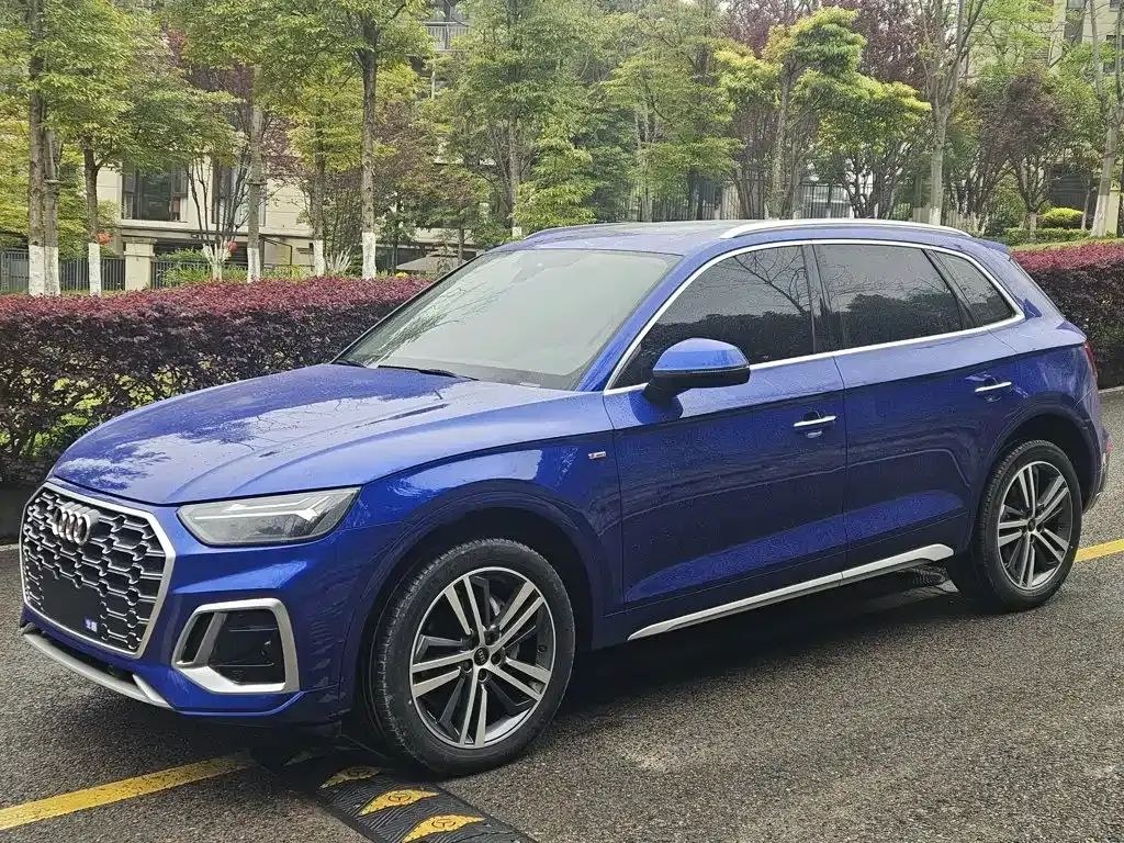 Audi Q5L — фото 1