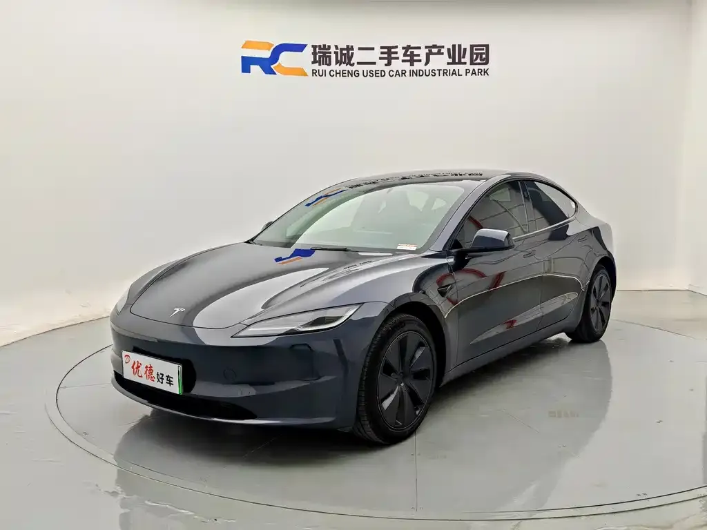 Tesla Model 3 — фото 1