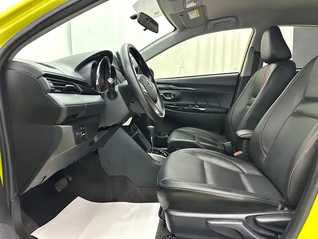 Toyota Yaris L — фото 4