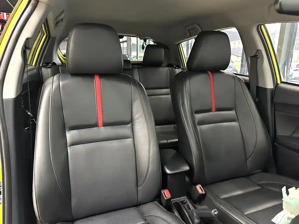 Toyota Yaris L — фото 9