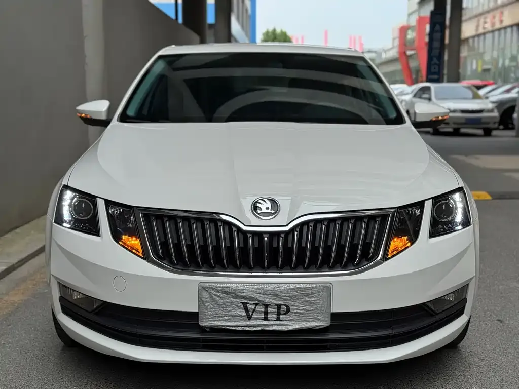 Skoda Octavia — фото 10
