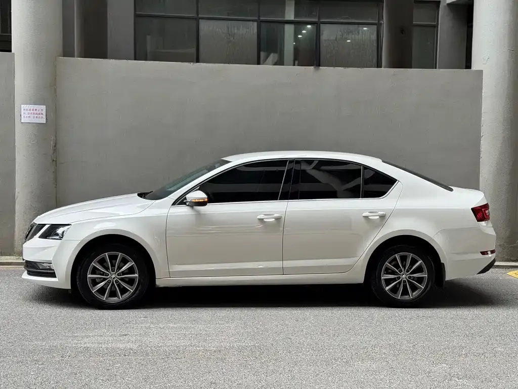 Skoda Octavia — фото 9