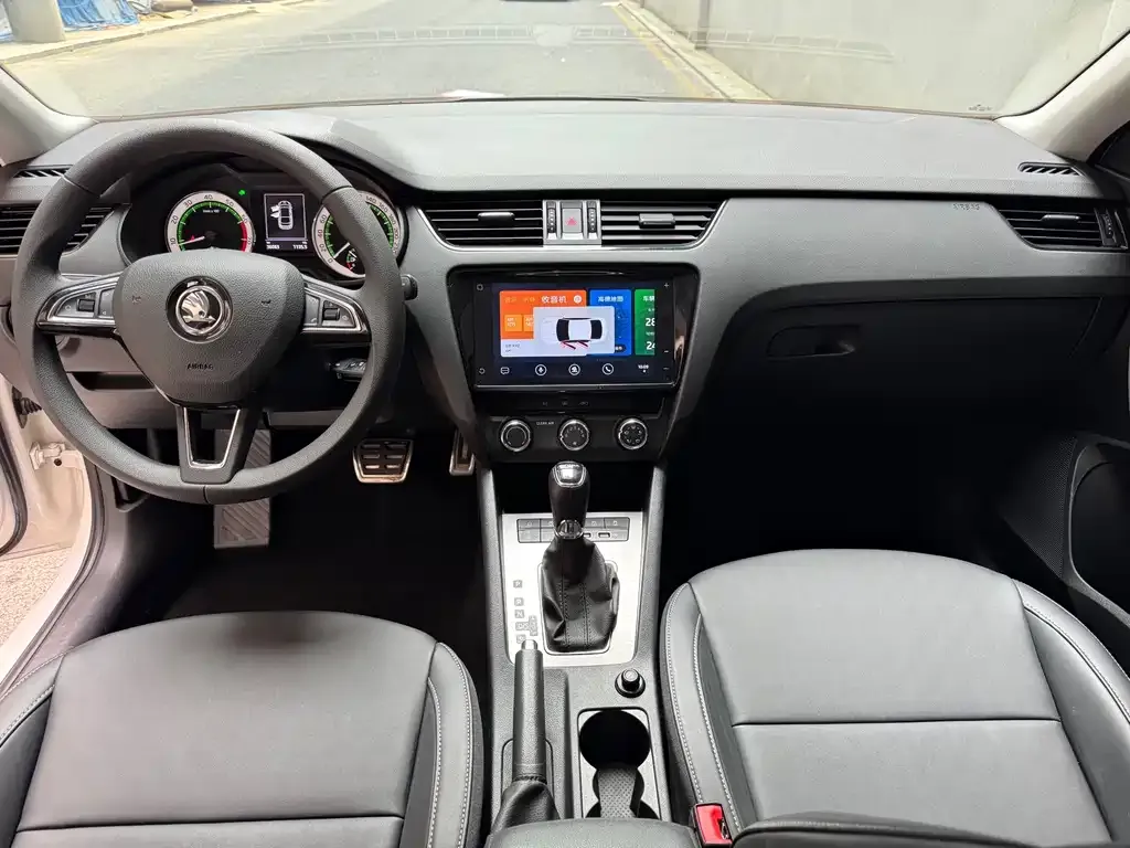 Skoda Octavia — фото 6
