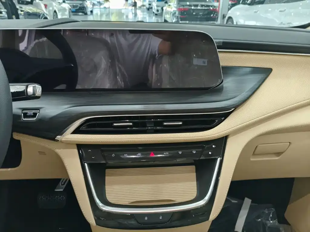 Buick GL8 Hybrid — фото 2