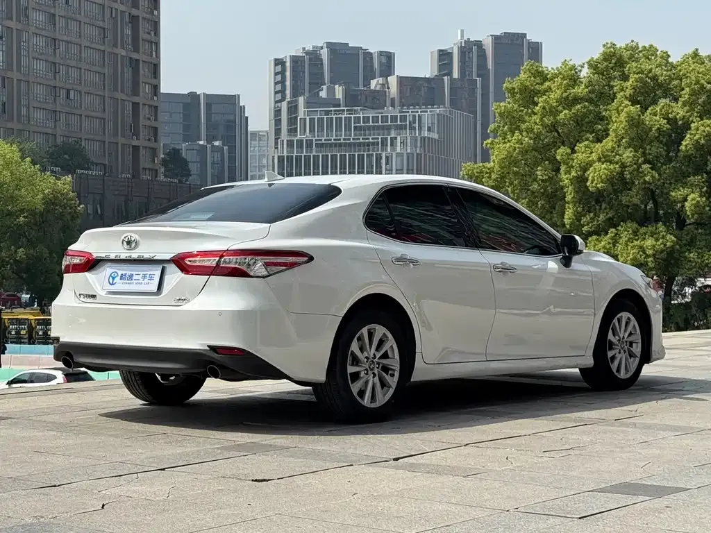 Toyota Camry — фото 10