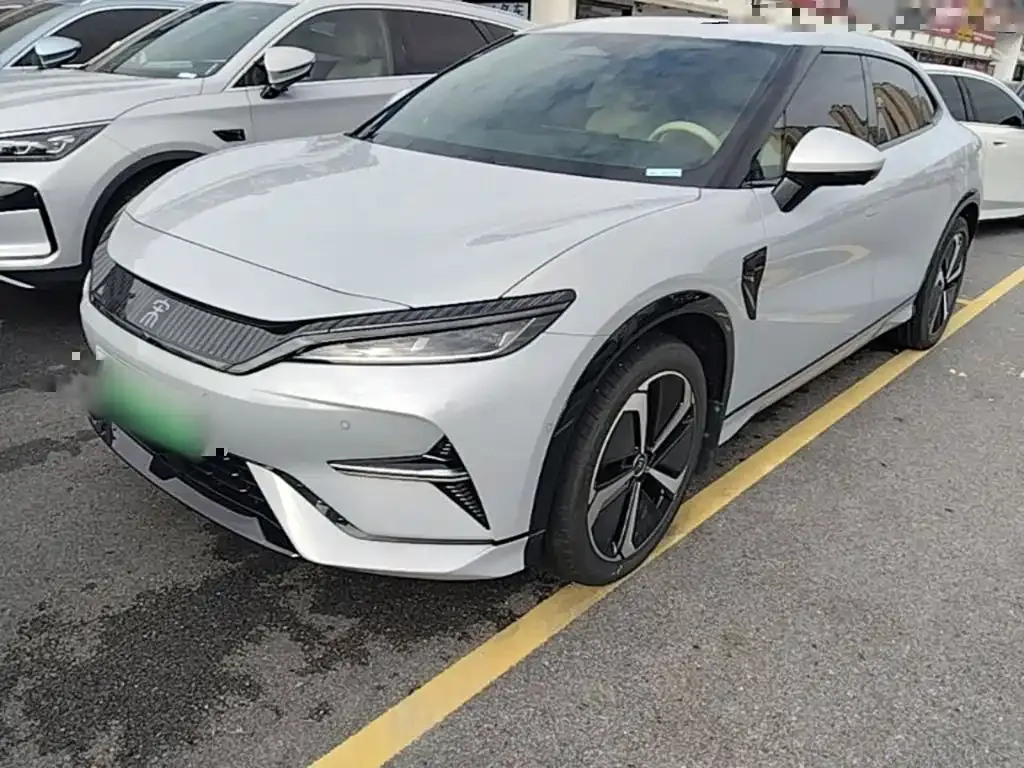 BYD L EV — фото 1