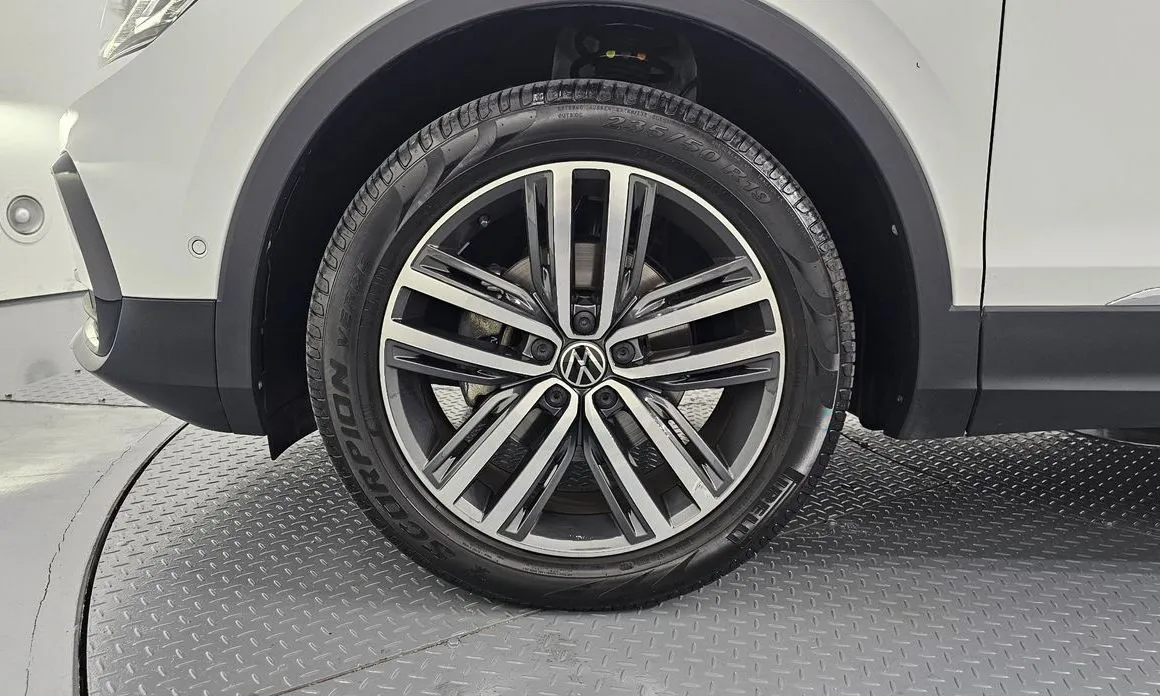 Volkswagen Tiguan — фото 9