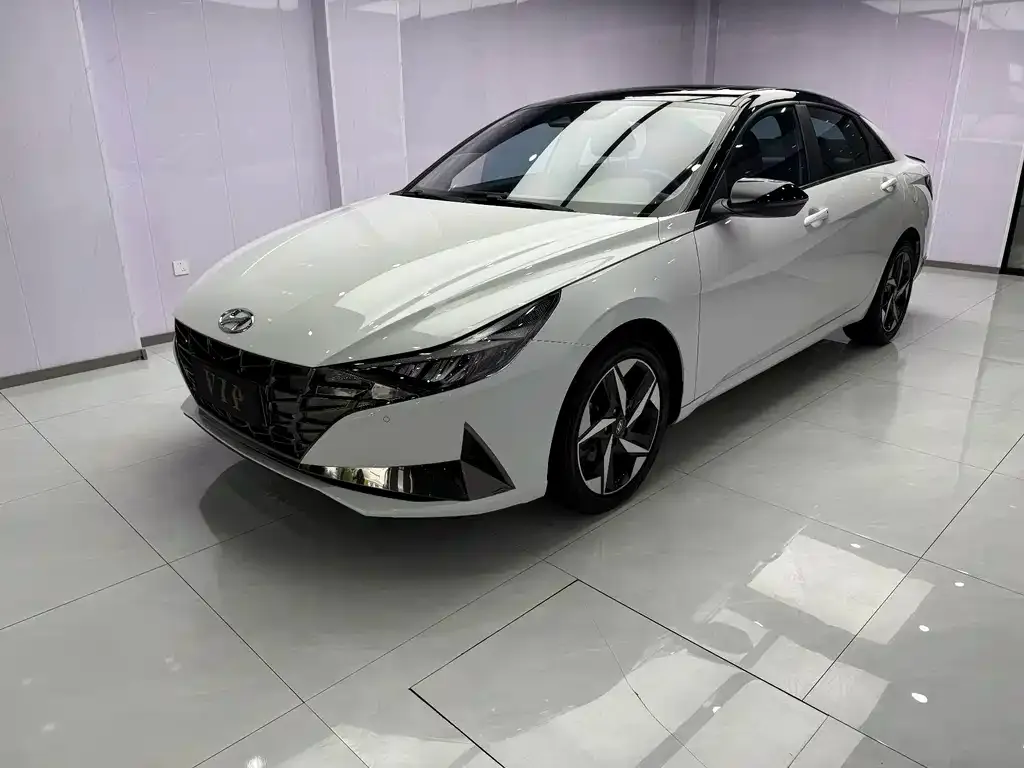 Hyundai Elantra — фото 1