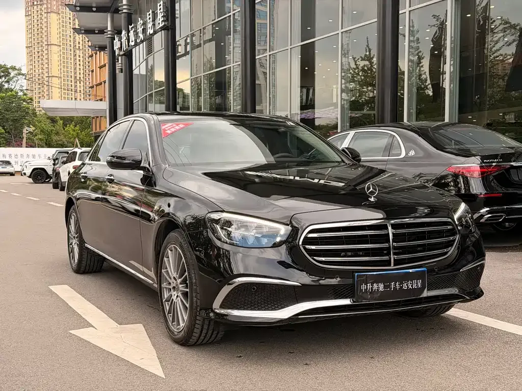 Mercedes-Benz E-Class — фото 2