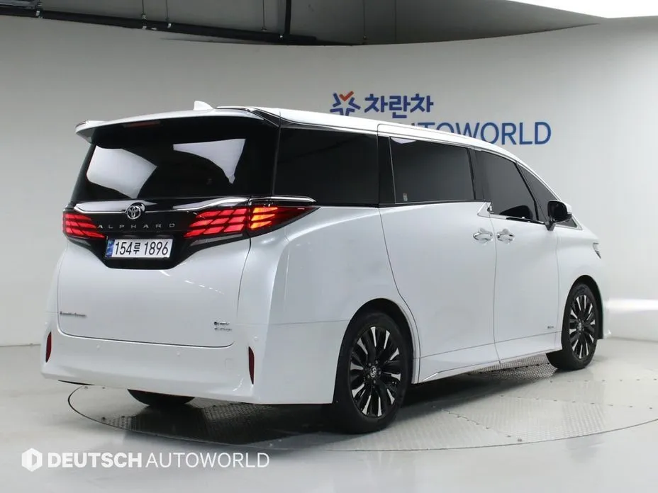 Toyota Alphard — фото 2
