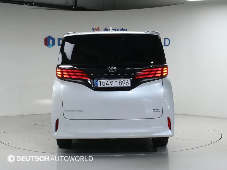 Toyota Alphard — фото 5