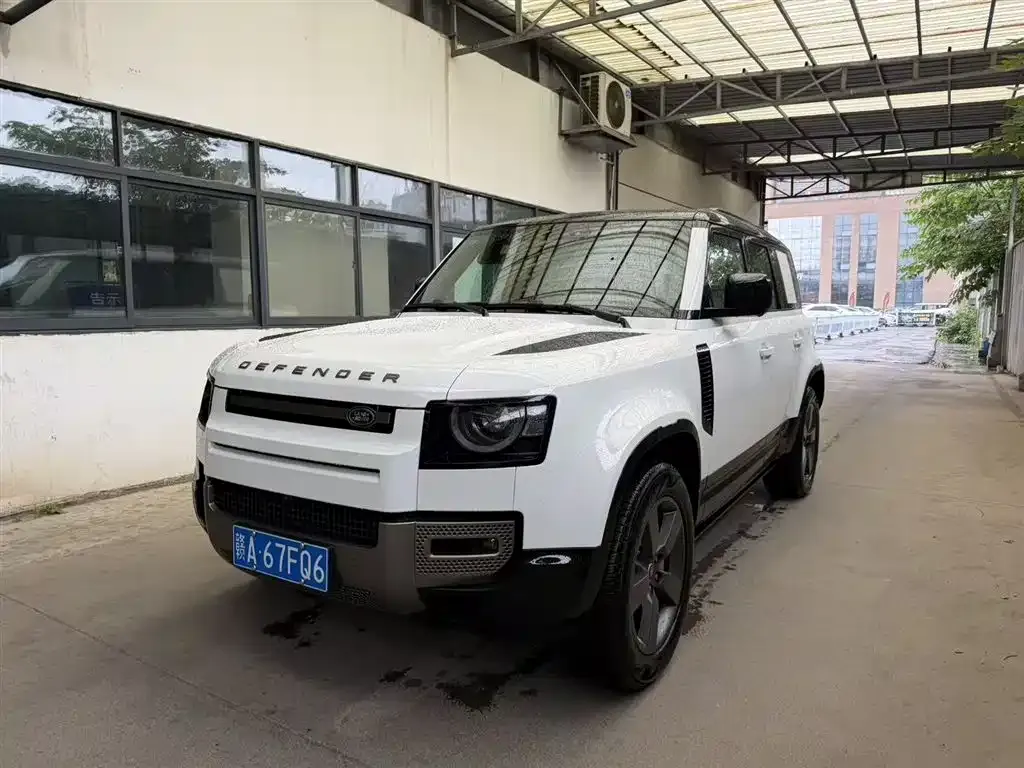 Land Rover Defender — фото 1