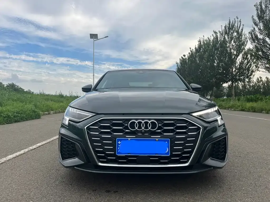 Audi A3 — фото 1
